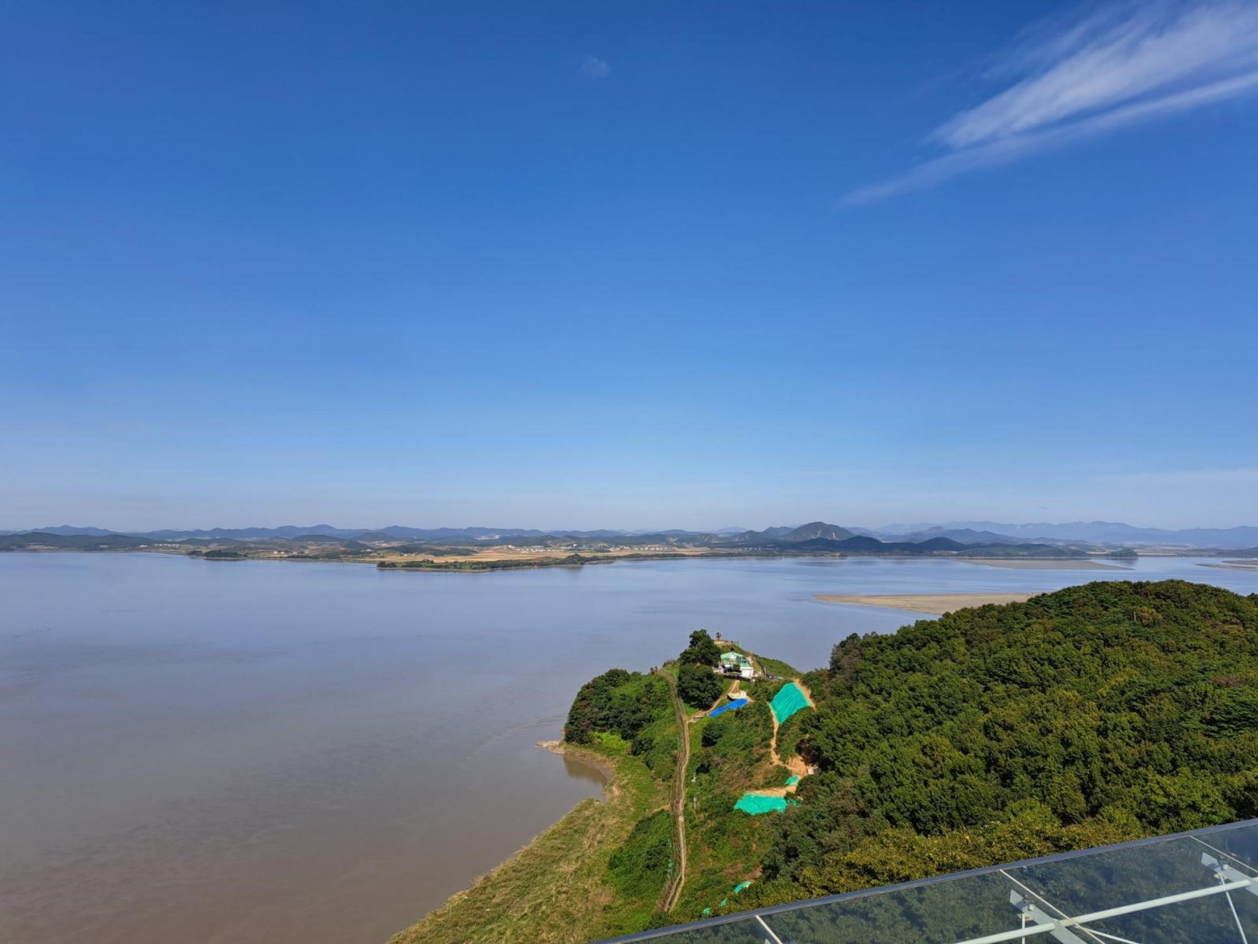 IRM Interns visit the Demilitarized Zone (DMZ) near Paju, South